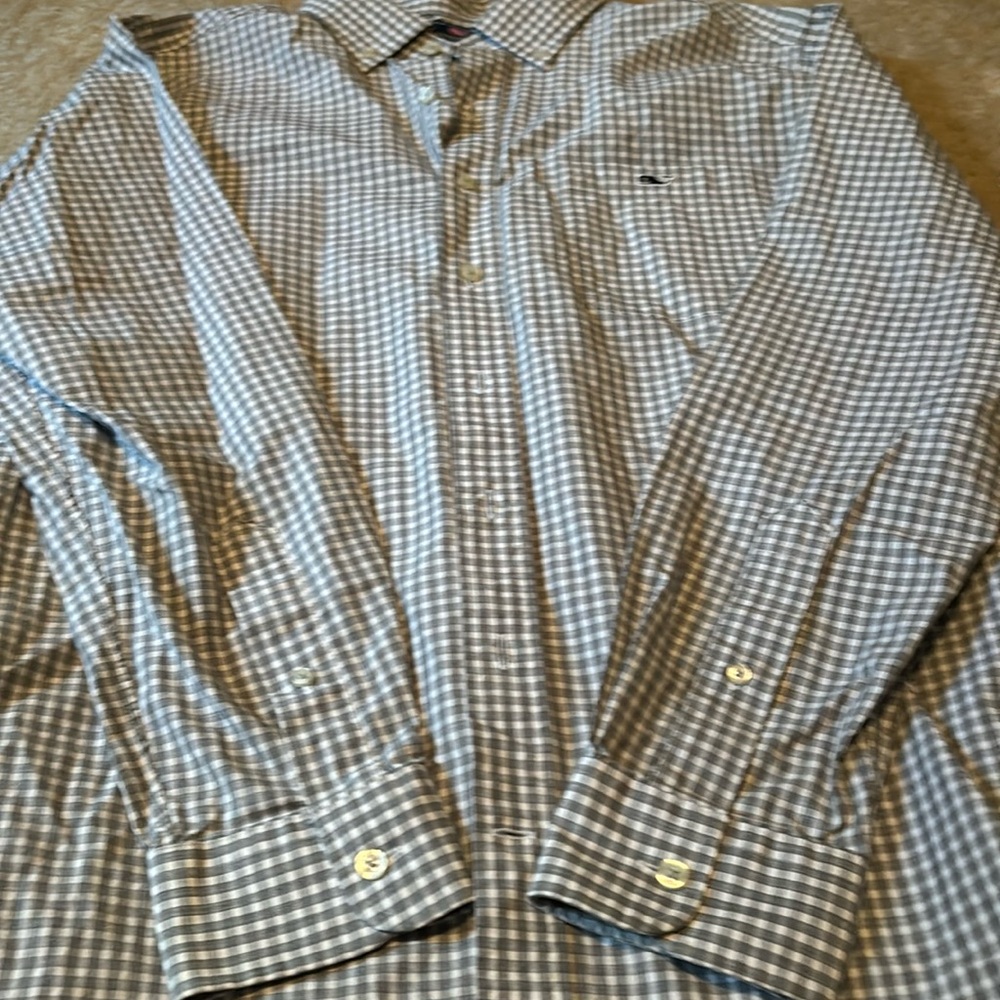 Vineyard vines plaid Men’s button down shirt
